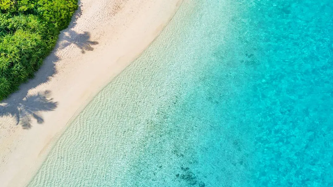 City & beach: Istanbul & the Maldives