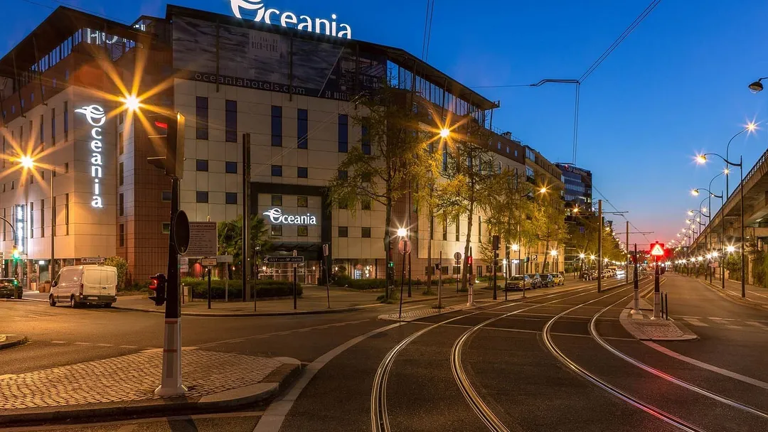 4* Hotel Oceania Paris Porte de Versailles incl. Ferry via Portsmouth to Caen