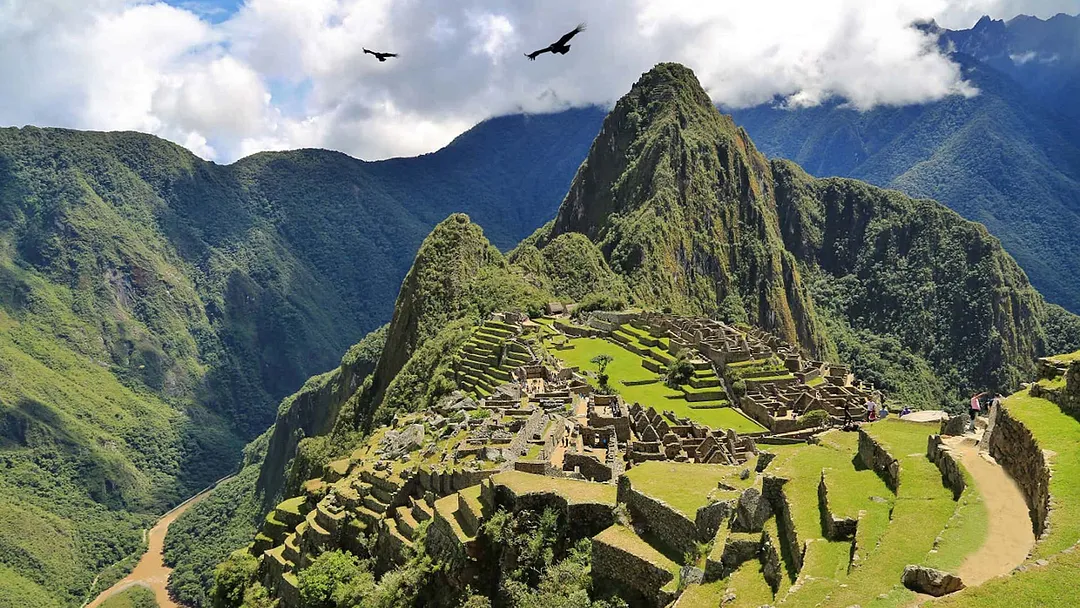 Walk Peru's Inca Trail and Palccoyo Rainbow Mountain