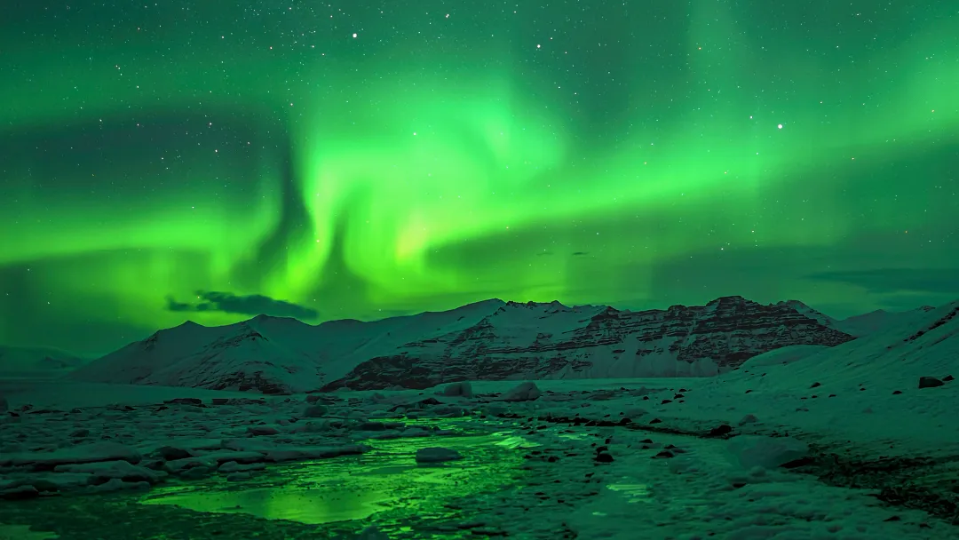 Signature: Iceland's Winterscapes, Golden Circle & Northern Lights