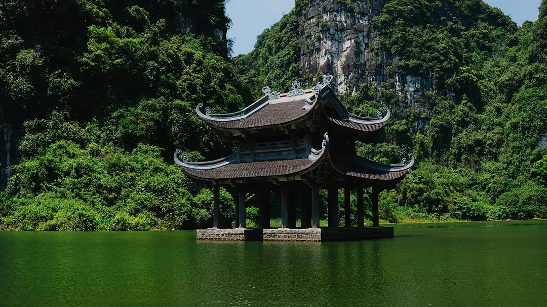 Signature: Vietnam from the Mekong Delta to Hanoi