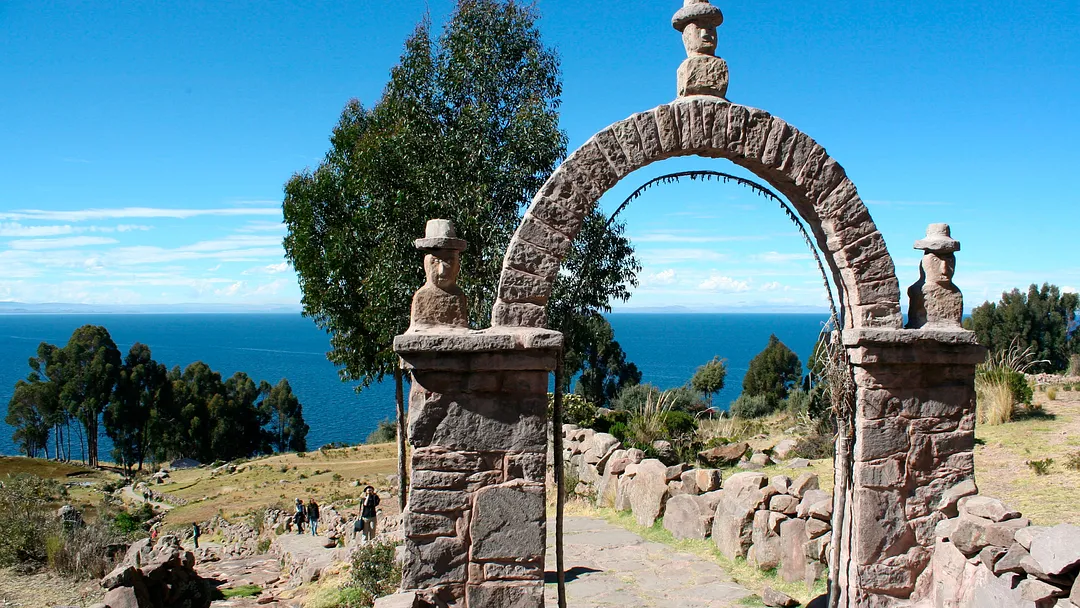 Peru Panorama: Lake Titicaca & Machu Picchu by Train
