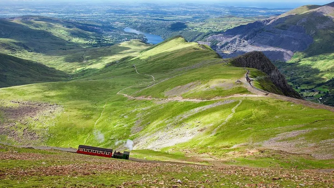Northern Snowdonia Guided Walking with Sightseeing 