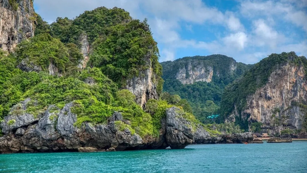 Thailand Discovery: Temples, Traditions, Tropical Shores & Treasures