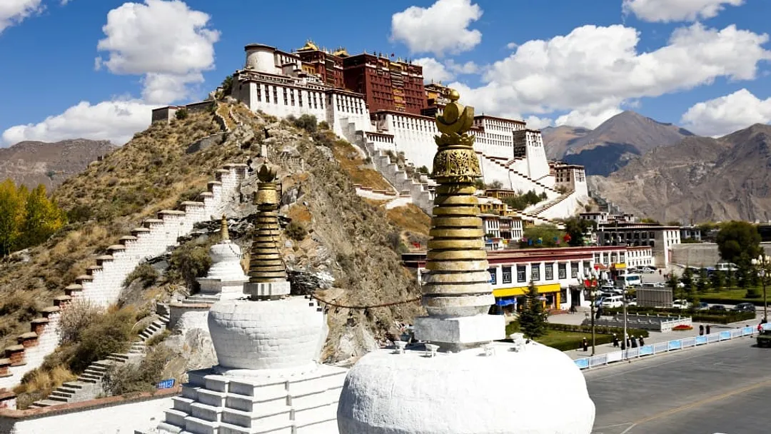 Lhasa to Everest Base Camp: Himalayas, Monasteries, Culture & Scenic Views