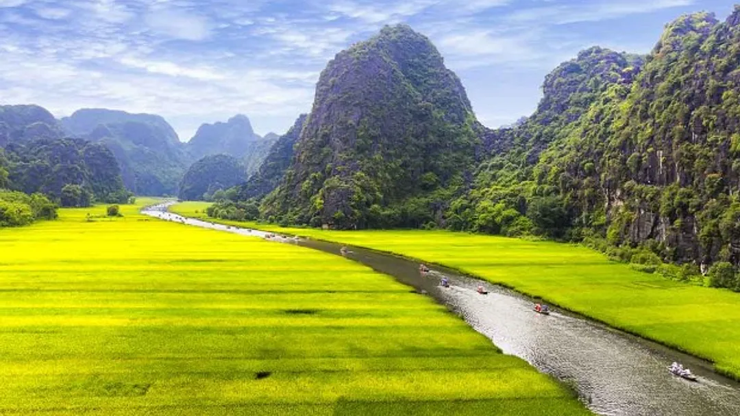 Karsts & Citadels: Vietnam Odyssey — Hanoi, Hạ Long, Huế & Hội An