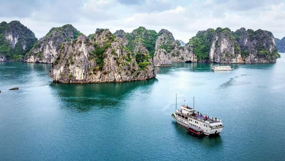  Vietnam & Sri Lanka: 15 Nights, Two Worlds, One Incredible Journey
