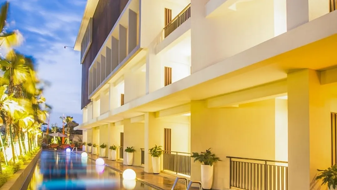  4* HARRIS Hotel Seminyak Bali