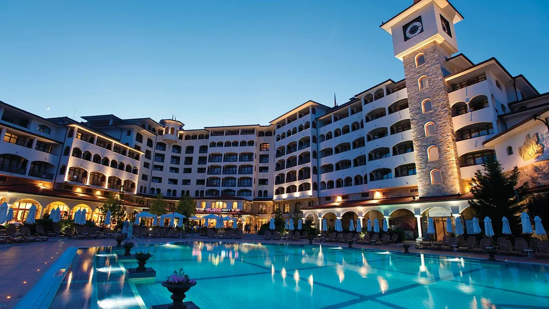 4* Helena Sands