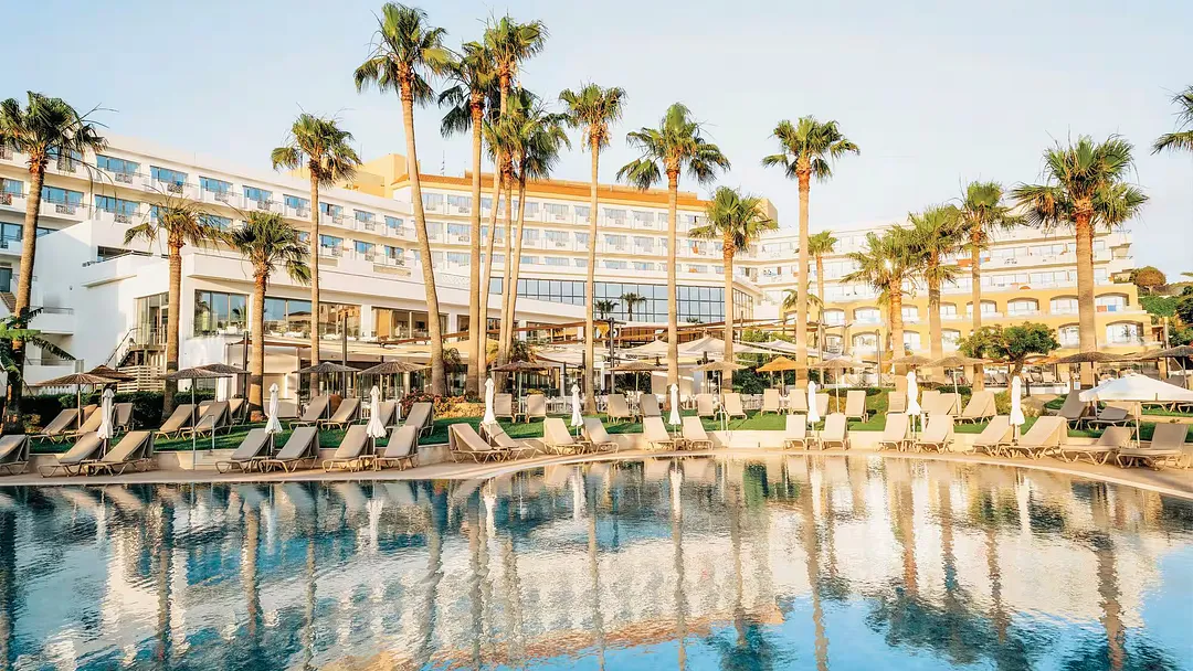 4* St George Beach Hotel & Spa Resort